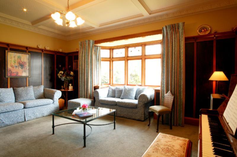 Highway House Bed And Breakfast 오아마루 외부 사진
